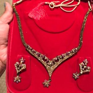 Necklace and earring set